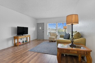 2257 World Pkwy Blvd W in Clearwater, FL - Building Photo - Building Photo