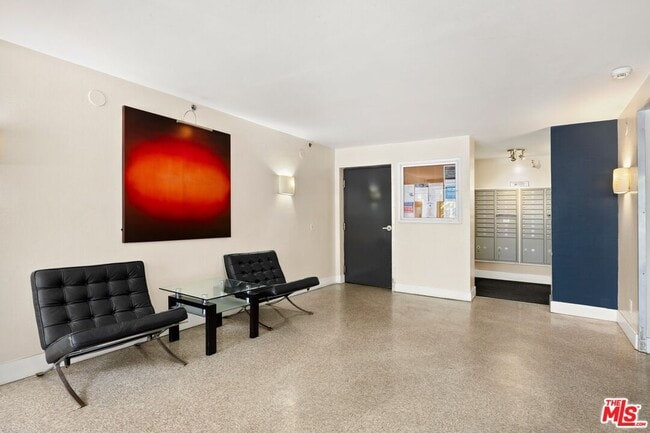 5535 Canoga Ave in Los Angeles, CA - Building Photo - Building Photo