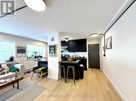 111 Craydon Rd in Whitby, ON - Building Photo