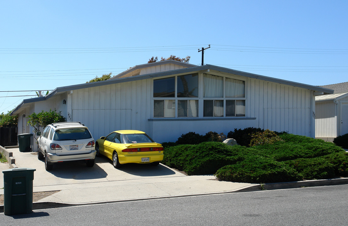 661-667 Empire Ave in Ventura, CA - Foto de edificio