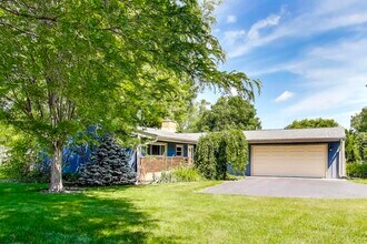 904 S Chestnut Ave in Arlington Heights, IL - Foto de edificio - Building Photo