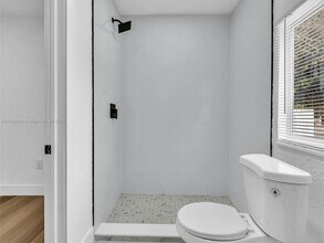 430 NE 165th St in Miami, FL - Building Photo - Building Photo