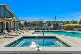 Ridgeline Parkway Apartments in Spanish Fork, UT - Foto de edificio - Building Photo