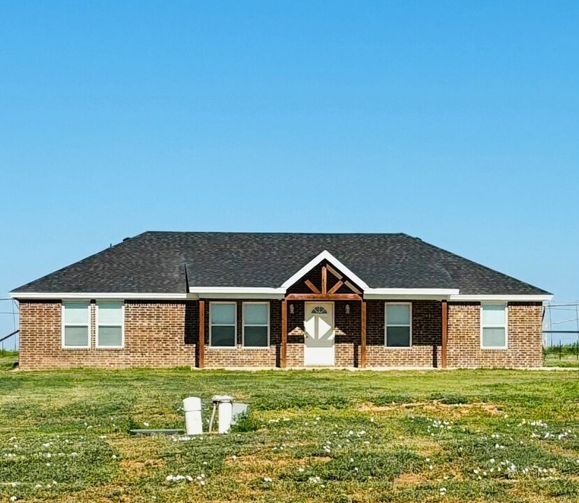 10501 N County Rd 2800 in Lubbock, TX - Building Photo