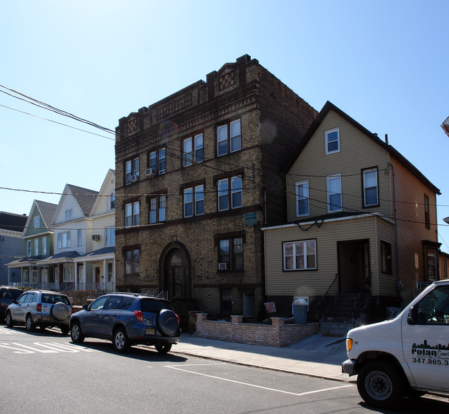 40-42 W 26th St in Bayonne, NJ - Building Photo - Building Photo