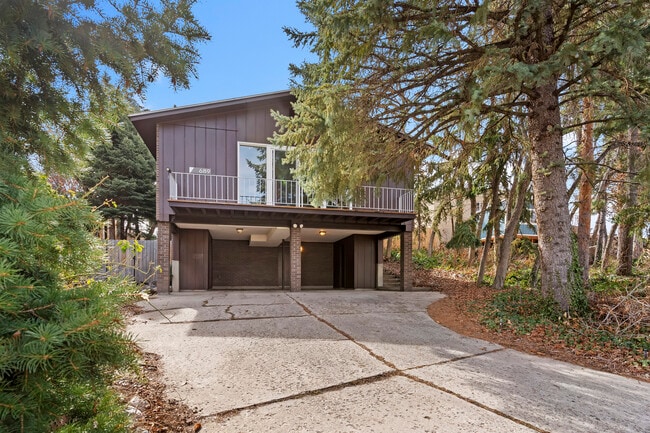 property at 689 Sunset Ln