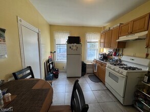 712 E 27th St in Paterson, NJ - Building Photo - Building Photo