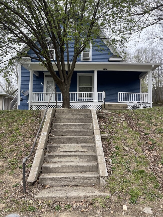 1207 5th Ave in St. Joseph, MO - Building Photo - Building Photo