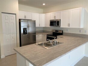 10948 W 32nd Ln in Hialeah, FL - Building Photo - Building Photo