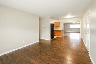 11008 E 50th Terrace in Kansas City, MO - Building Photo - Building Photo