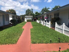 2325 Garfield St in Hollywood, FL - Building Photo