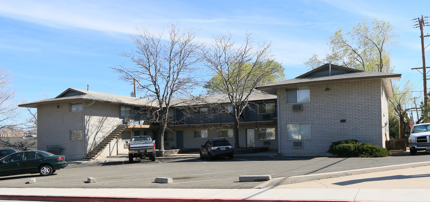 1300 Brinkby Ave in Reno, NV - Foto de edificio