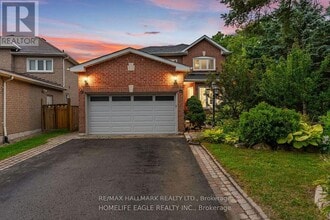 410 Clearmeadow Blvd in Newmarket, ON - Building Photo - Building Photo