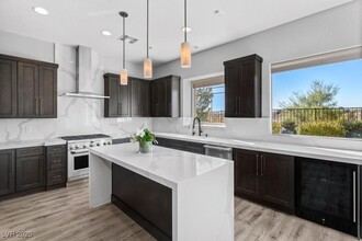 9161 Tudor Park Pl in Las Vegas, NV - Foto de edificio - Building Photo