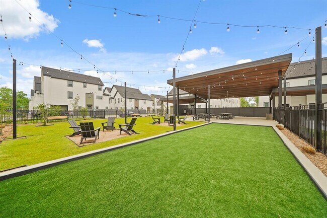 1210 Highland Square Ln in Houston, TX - Building Photo - Building Photo