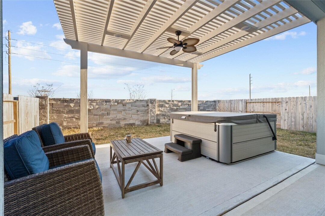 614 Sandy Bay Ln in Clear Lake Shores, TX - Building Photo