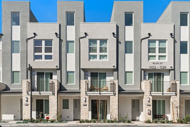 property at 1118 W Bushell St