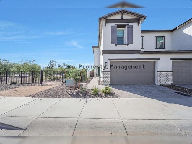 5061 E Woodridge Dr