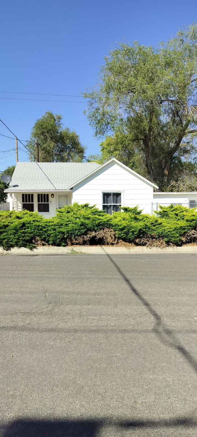 property at 701 1/2 Pine Street