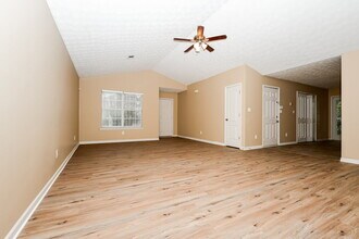 5718 Rockingwood Dr in Atlanta, GA - Building Photo - Building Photo