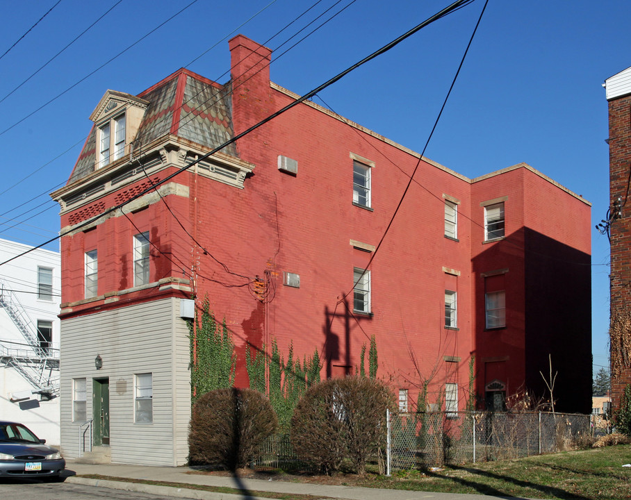 2000 Mills Ave in Cincinnati, OH - Building Photo