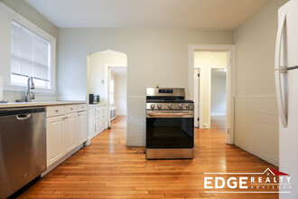 11 Hatherly Rd, Unit 2 in Boston, MA - Building Photo - Building Photo