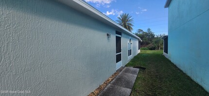 2165 Redwood Cir in Palm Bay, FL - Building Photo - Building Photo