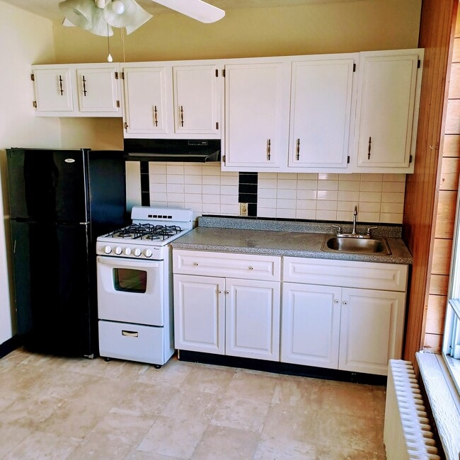 324 Franklin St, Unit 2 beds,West Reading