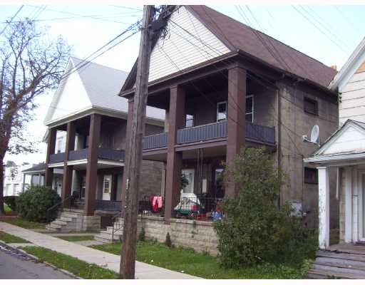 1122 Pierce Ave in Niagara Falls, NY - Building Photo