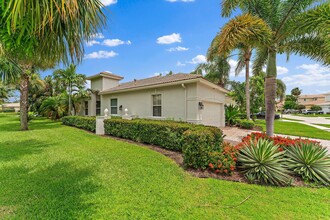 102 Isle Verde Way in Palm Beach Gardens, FL - Building Photo - Building Photo