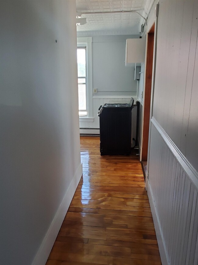 4 Elm St-Unit -301 in Lancaster, NH - Building Photo - Building Photo