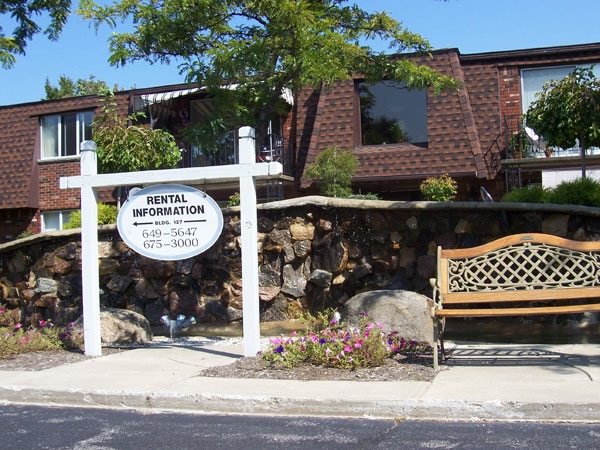 Sunset Court Apartments in Hamburg, NY - Foto de edificio - Building Photo