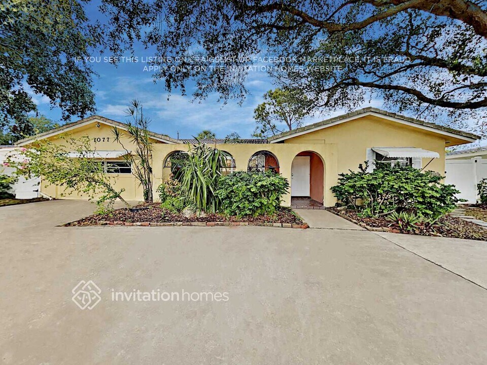1077 40th Ave NE in St. Petersburg, FL - Building Photo