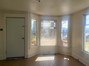 911 Chester Ave in Bremerton, WA - Building Photo - Building Photo