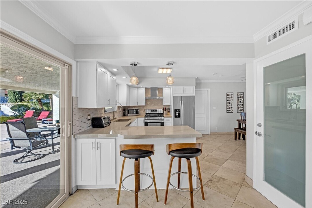 2100 Westlund Dr in Las Vegas, NV - Building Photo