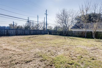 5904 Schroeder Rd in Houston, TX - Building Photo - Building Photo