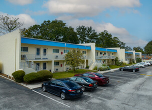 Trollie Lane Apartments in Jacksonville, FL - Building Photo - Building Photo