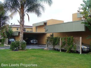 7351 Variel Ave in Canoga Park, CA - Building Photo - Building Photo