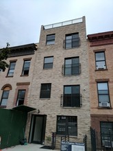 129 Schaefer Street in Brooklyn, NY - Foto de edificio - Other