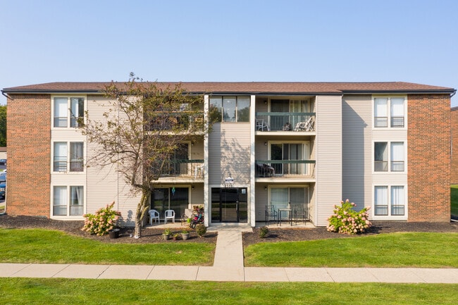Fairway Trails in Ypsilanti, MI - Foto de edificio - Building Photo