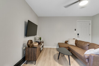 9551 5th Bay St, Unit 2 in Norfolk, VA - Building Photo - Building Photo