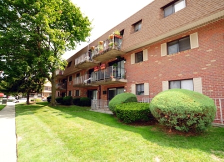 Lincoln Court Apartments in Prospect Park, PA - Building Photo - Building Photo