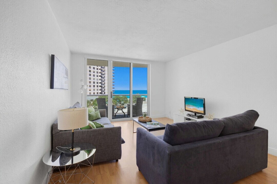3801 S Ocean Dr in Hollywood, FL - Building Photo