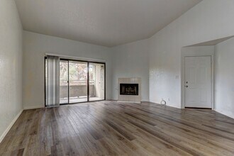 5056 S Rainbow Blvd in Las Vegas, NV - Building Photo - Building Photo