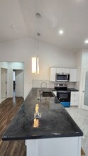 7618 McBeth Ln NE in Moses Lake, WA - Foto de edificio - Building Photo
