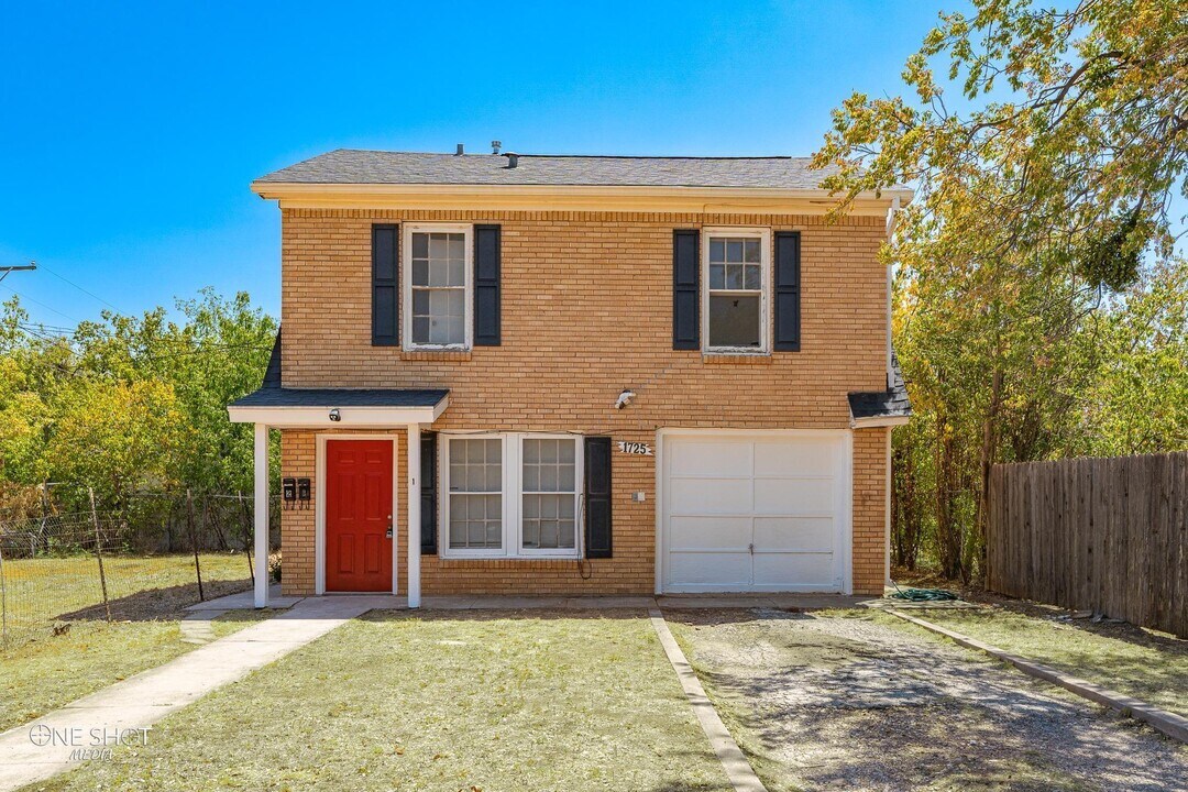 1725 Avenue D, Unit D in Abilene, TX - Foto de edificio