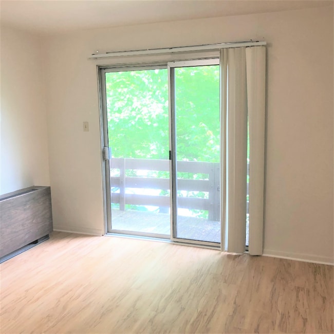 6350 Forward Ave, Unit Unit 25 in Pittsburgh, PA - Foto de edificio - Building Photo