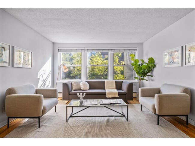 821 Douglas Ave in Minneapolis, MN - Building Photo - Building Photo