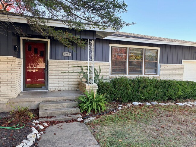 2218 Rosewood Dr in Waco, TX - Building Photo - Building Photo