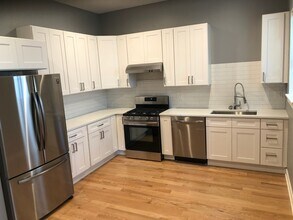 5521 S Dorchester Ave, Unit 1 in Chicago, IL - Building Photo - Building Photo